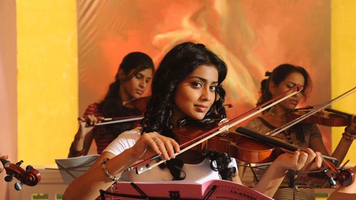 Shriya Saran Smiling N Performing Guitar